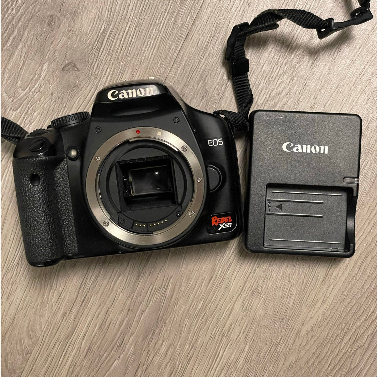 Canon EOS Rebel XSi DSLR Camera - Camera Body, Battery, Charger - Works